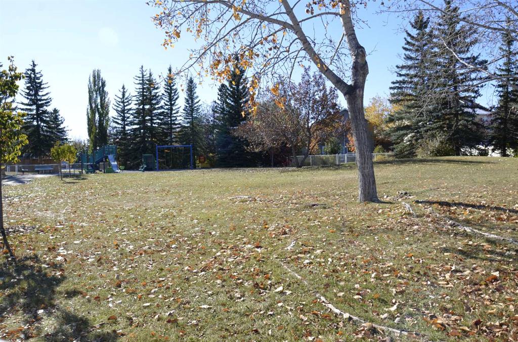 12 Shawbrooke Court SW photo 4