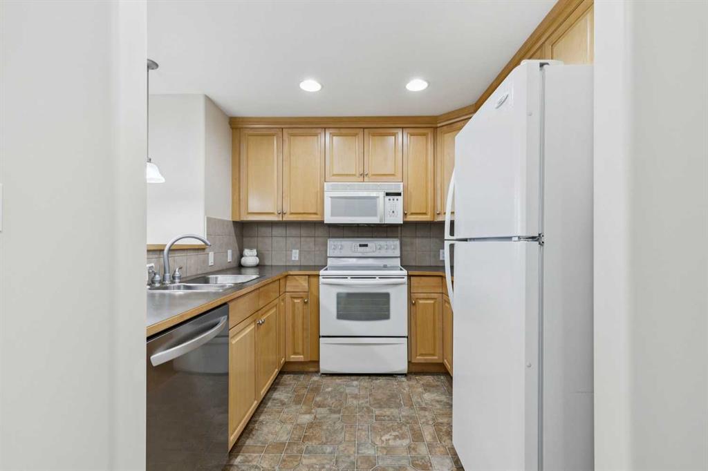 1726 14 Avenue NW #705 photo 3