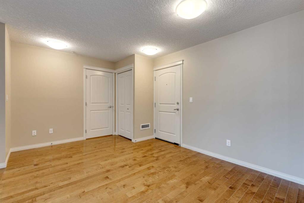 304 Cranberry Park SE #106 photo 2