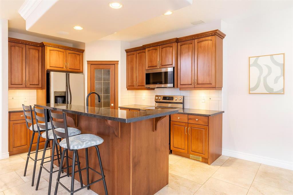 1421 40 Street SW photo 5