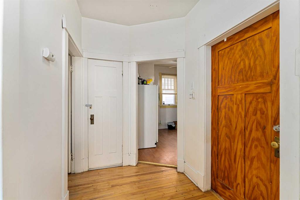 216 15 Avenue NW photo 3