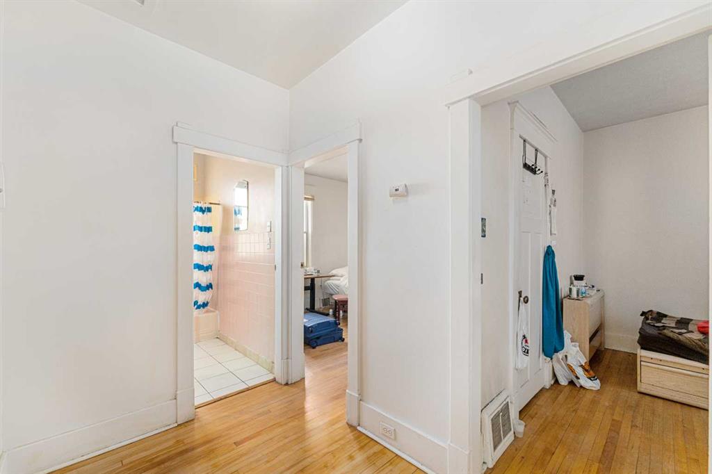 216 15 Avenue NW photo 4