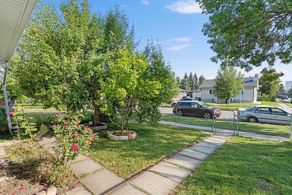 218 15 Avenue NW photo 2