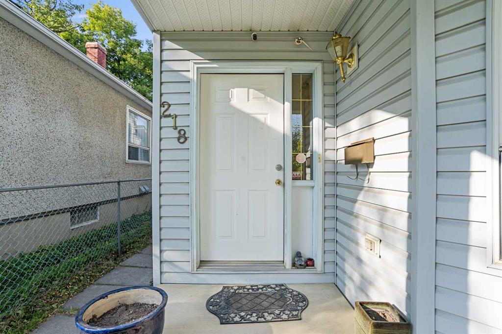 218 15 Avenue NW photo 3