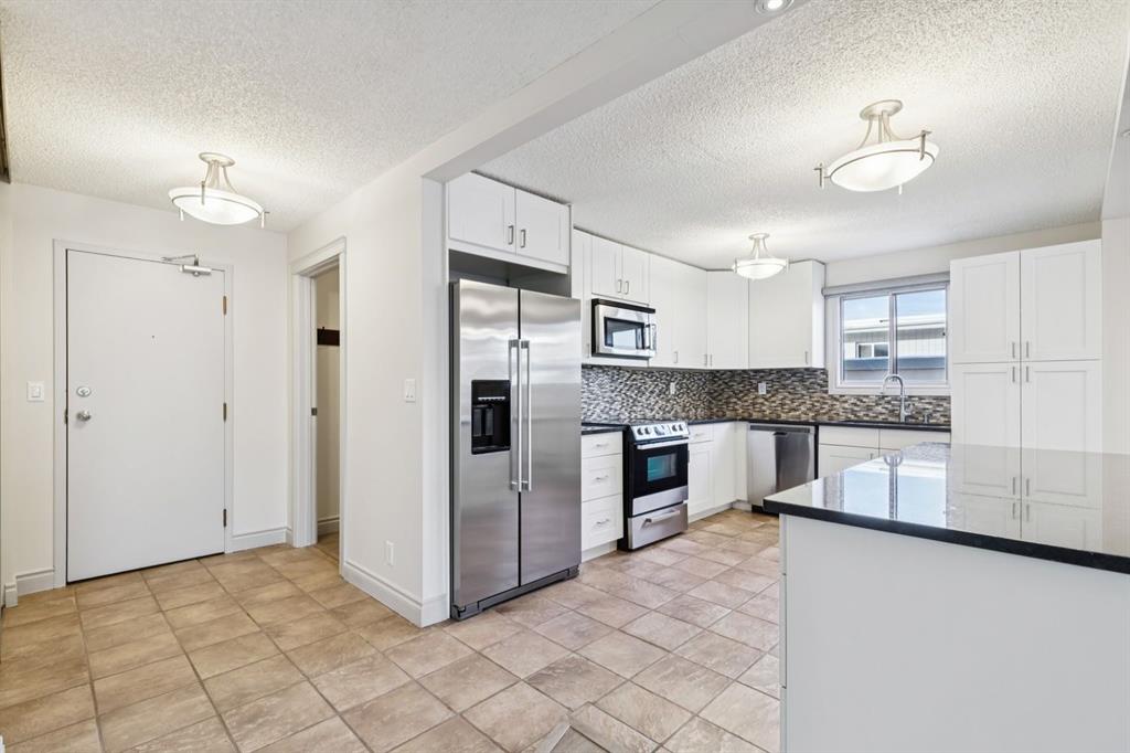 1607 26 Avenue SW #6 photo 3