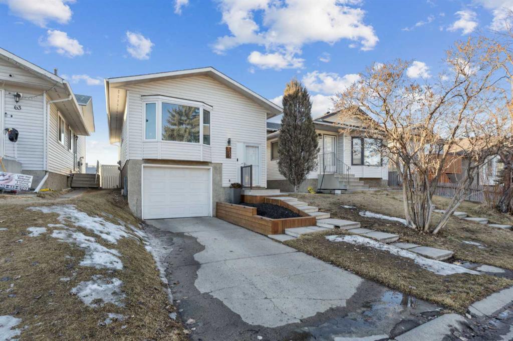 65 Tararidge Close NE photo 2