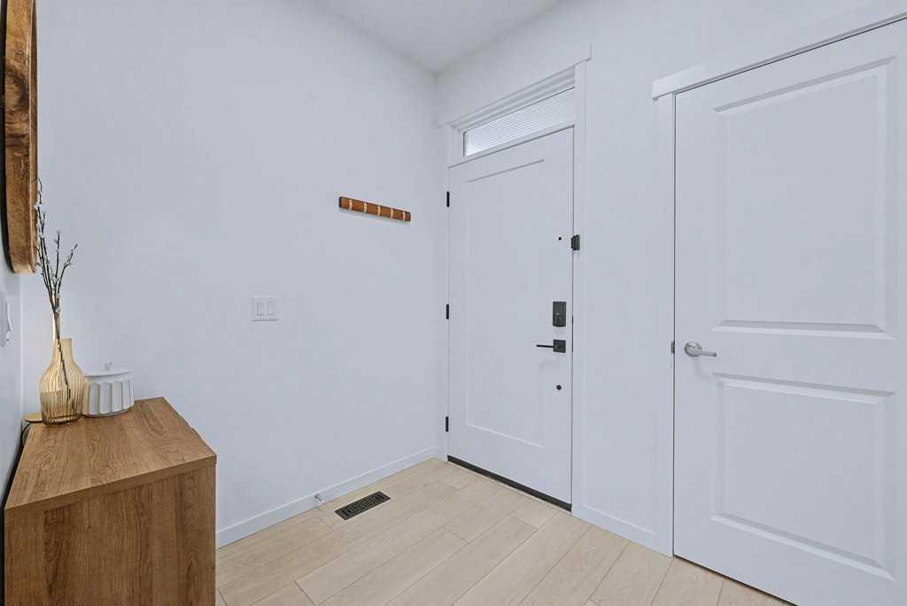 250 Hotchkiss Common SE photo 3