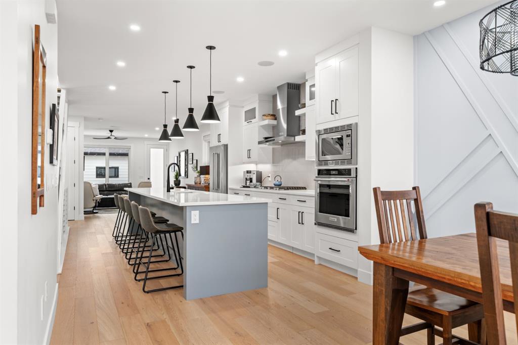 2407 33 Street SW photo 4