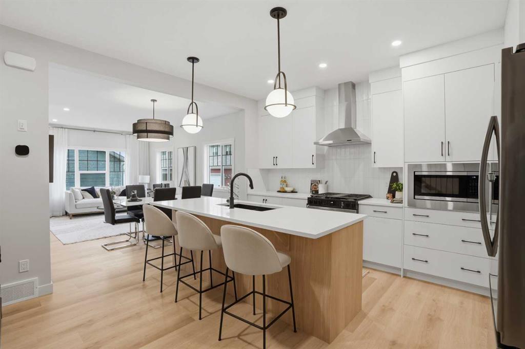 76 Buffaloberry Manor SE photo 2
