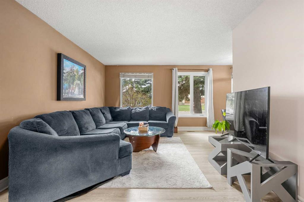20 Bedwood Hill NE photo 4