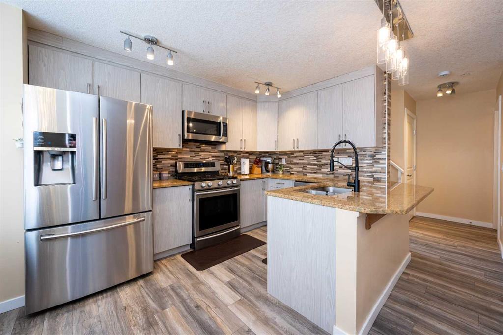 60 Covecreek Mews NE photo 2