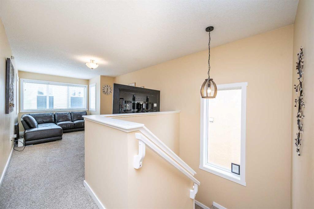 60 Covecreek Mews NE photo 4