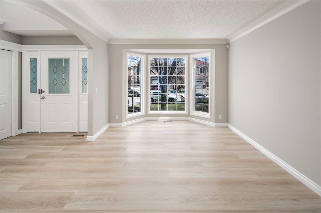 79 Hamptons Heights NW photo 4