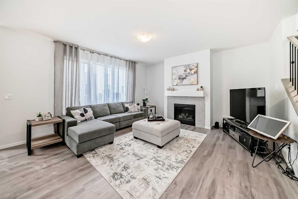 26 Carringwood Street NW photo 4