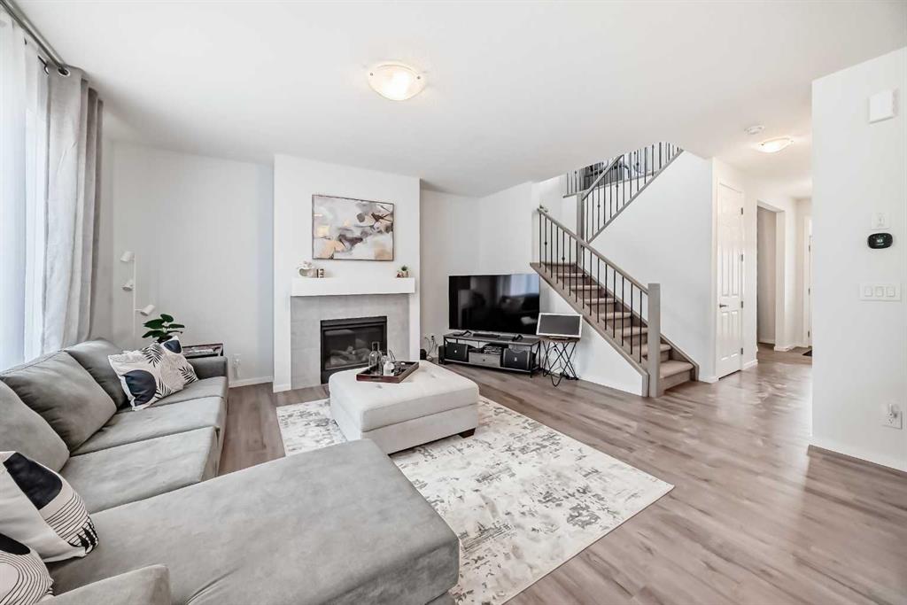 26 Carringwood Street NW photo 5
