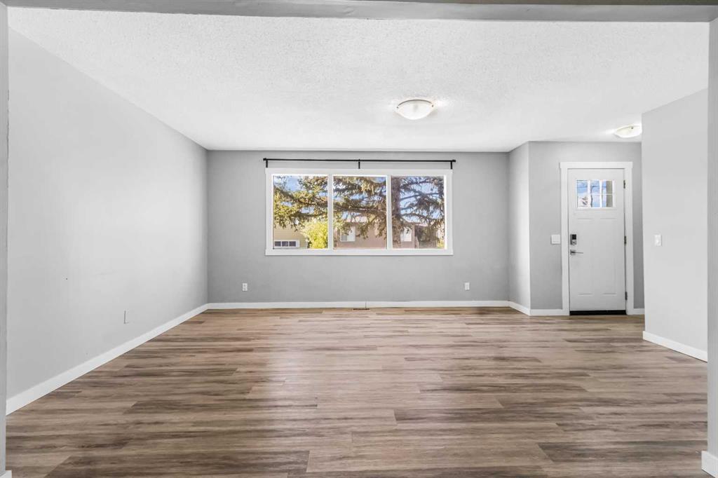 183 Penbrooke Close SE photo 3