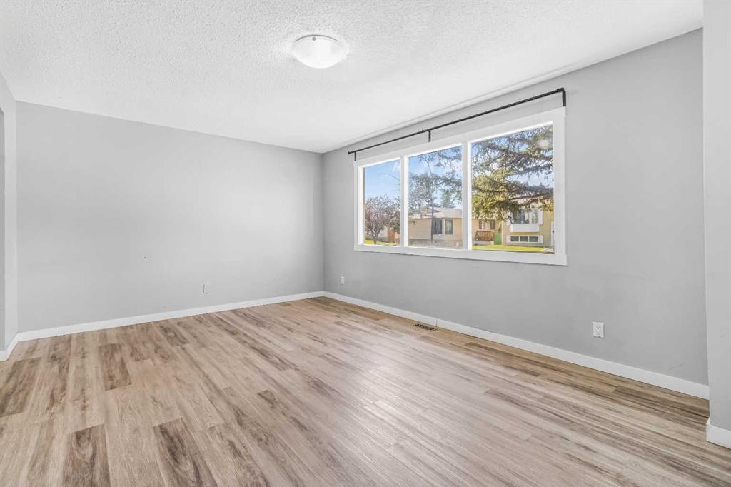 183 Penbrooke Close SE photo 5