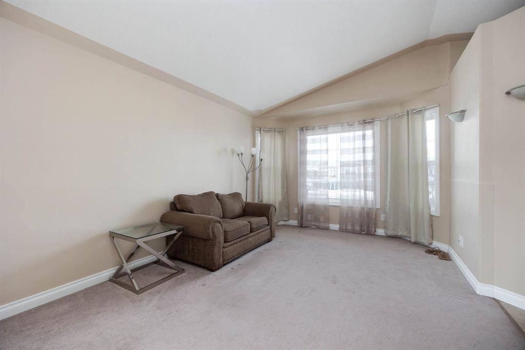 209 Ash Way photo 3