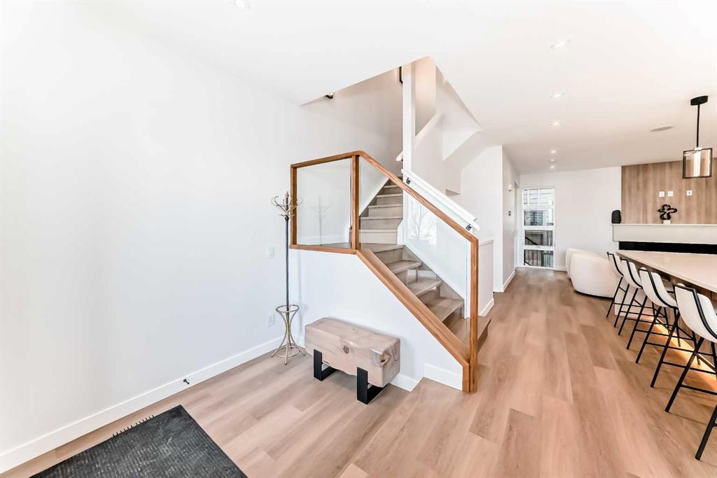 1607 37 Avenue SW photo 4