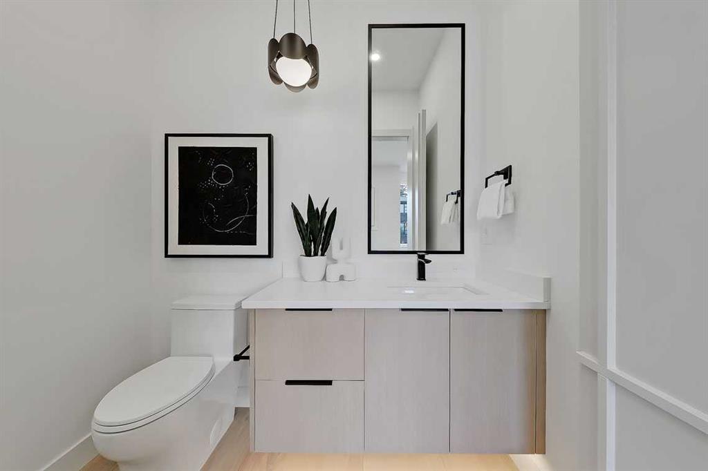 2216 35 Street SW photo 4