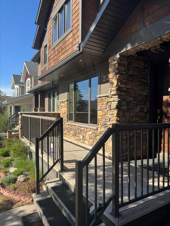 2213 27 Street SW photo 3