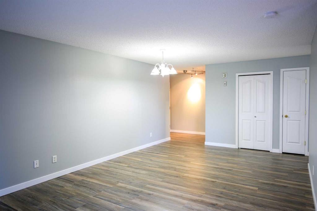 5202 Valleyview Park SE #202 photo 3