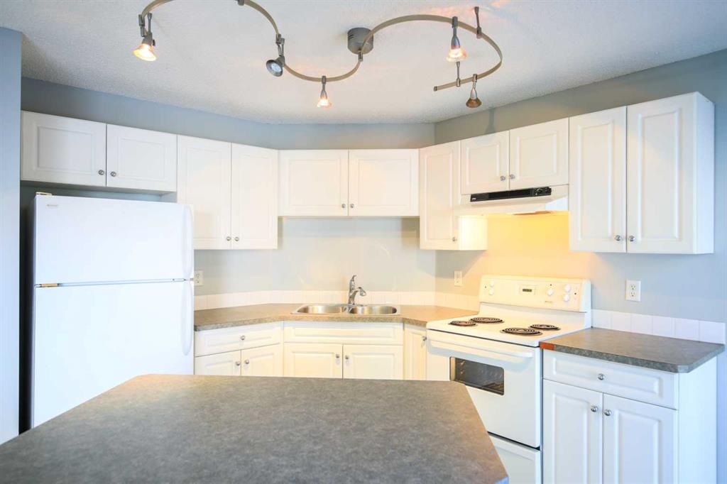 5202 Valleyview Park SE #202 photo 4