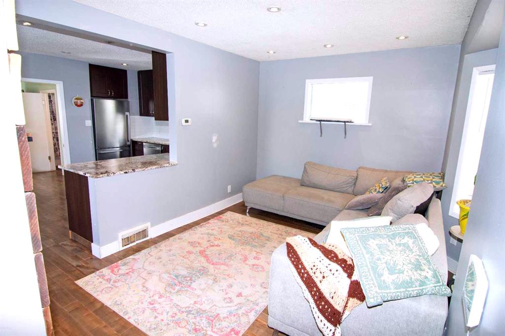 129 30 Avenue NW photo 4
