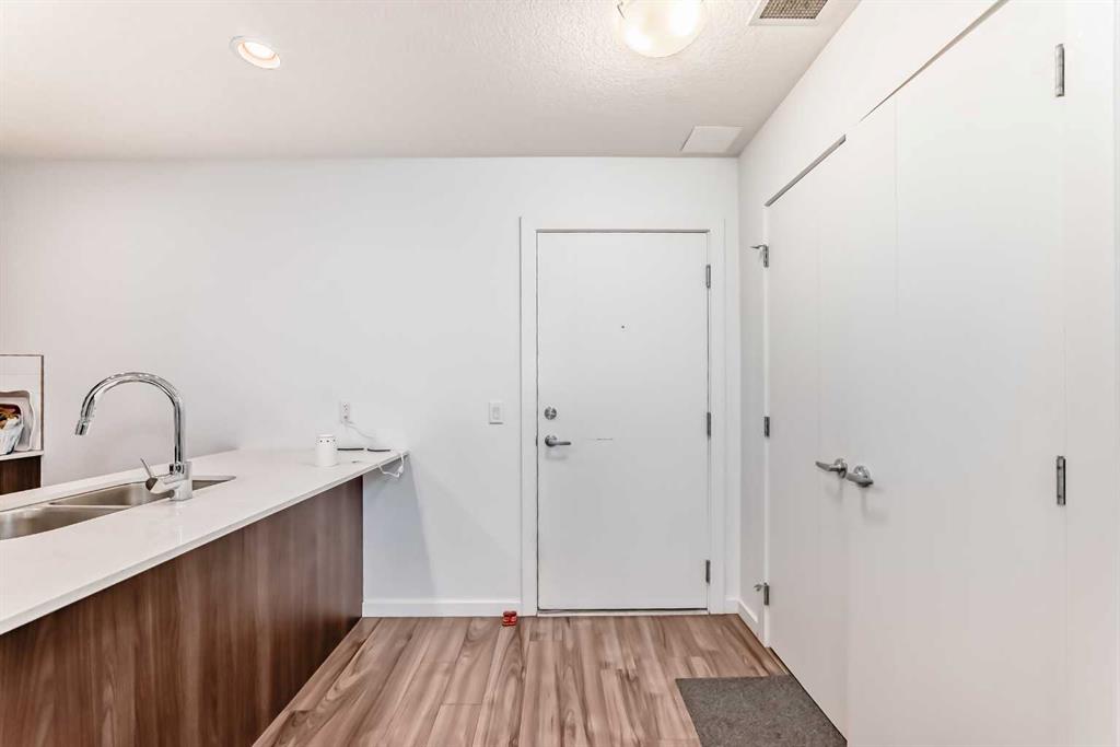 1629 38 Street SW #106 photo 3