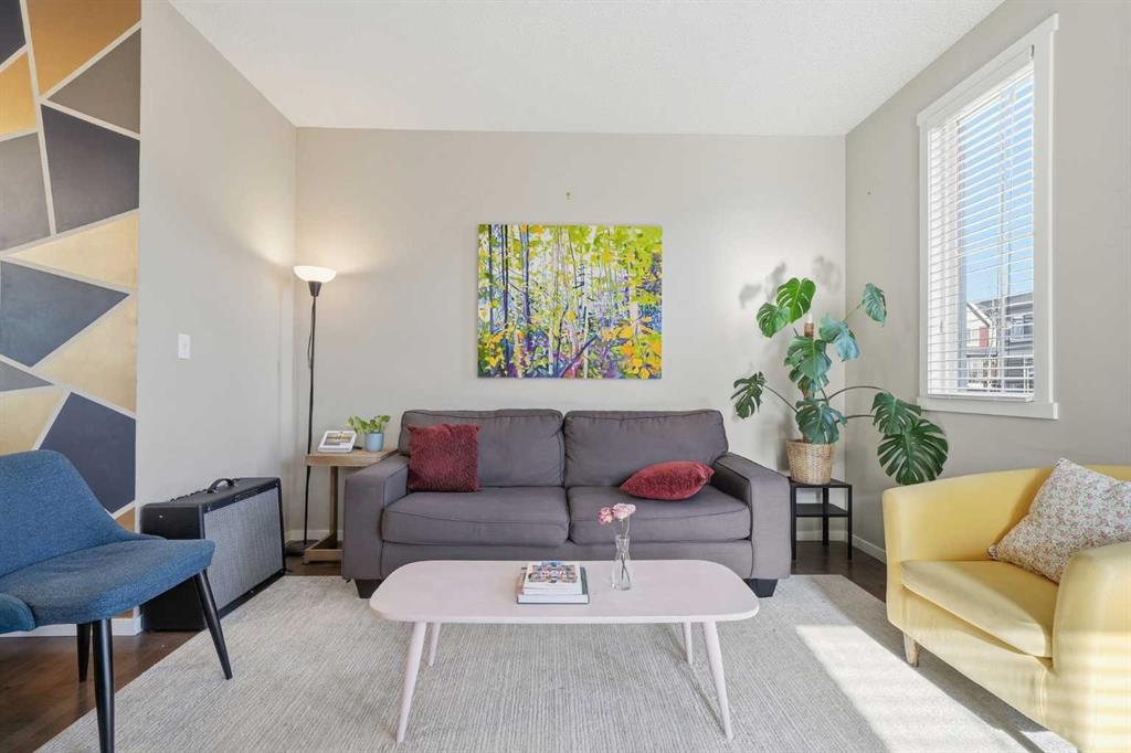 176 Evansview Gardens NW photo 2
