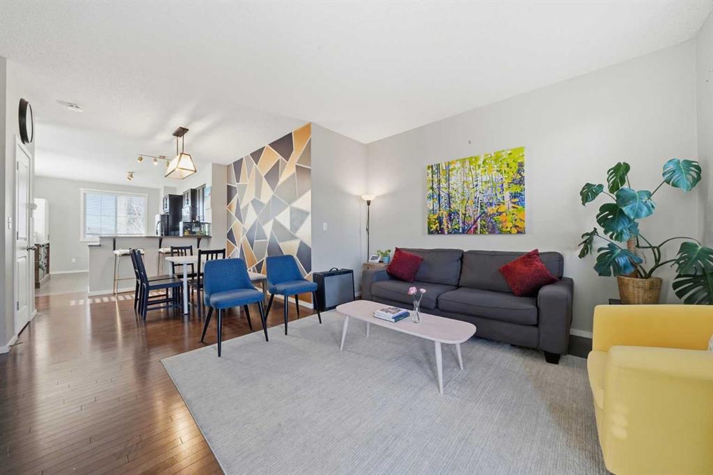176 Evansview Gardens NW photo 4