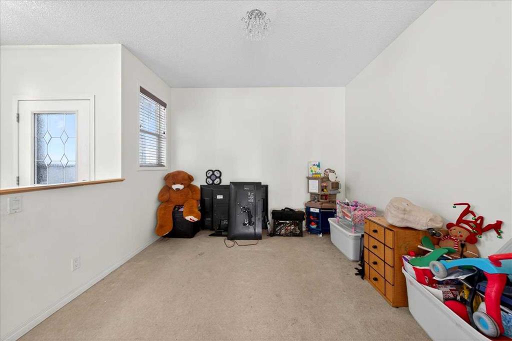 34 Saddlecrest Crescent NE photo 5