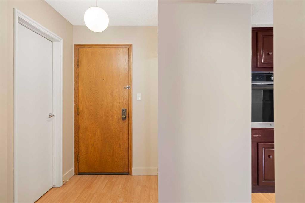 345 4 Avenue NE #105 photo 5