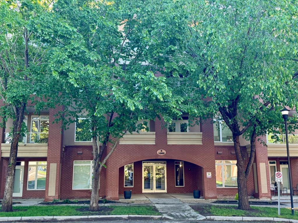 24 Hemlock Crescent SW #1108