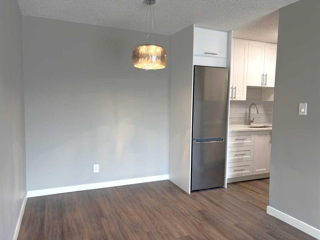 635 56 Avenue SW #302 photo 4