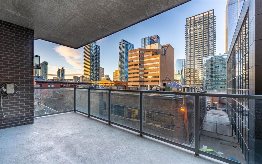 530 12 Avenue SW #303 photo 2