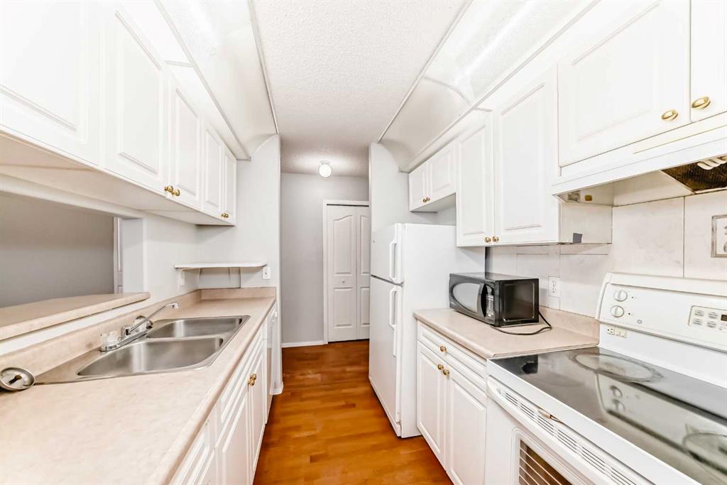 20 Harvest Rose Park NE #2110 photo 5