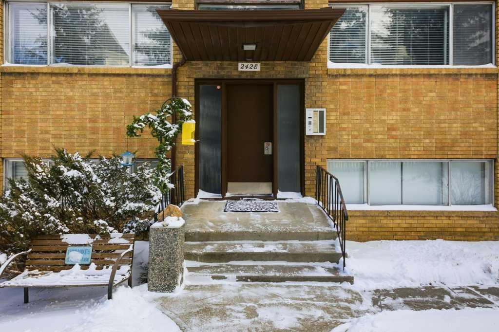 2428 14 Street SW photo 2