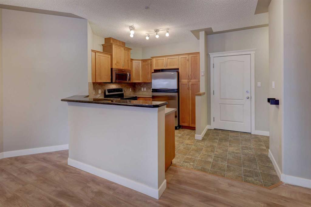 10 Discovery Ridge Close SW #209 photo 2