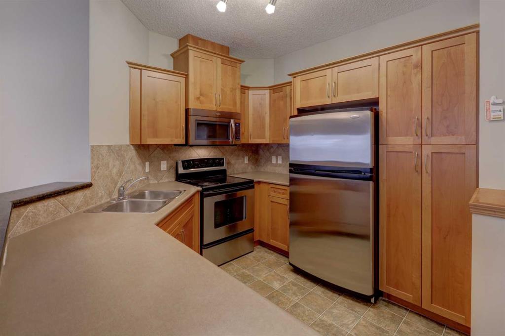 10 Discovery Ridge Close SW #209 photo 4