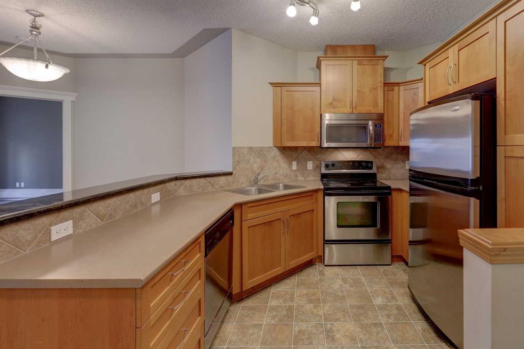 10 Discovery Ridge Close SW #209 photo 5