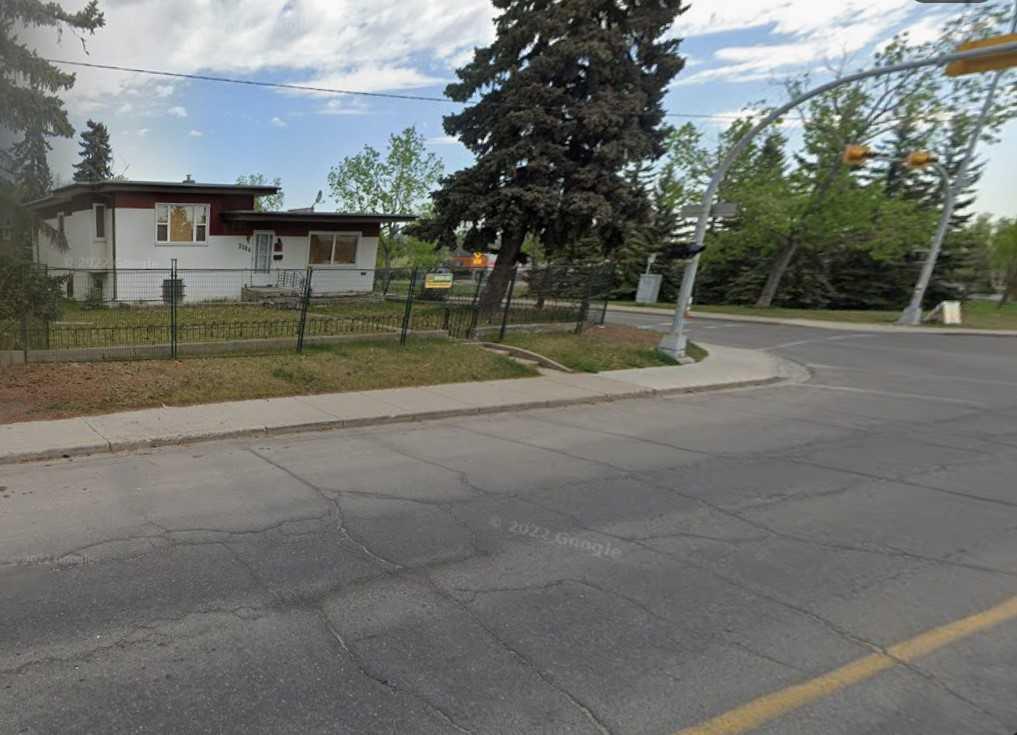 2104 26 Avenue SW photo 3