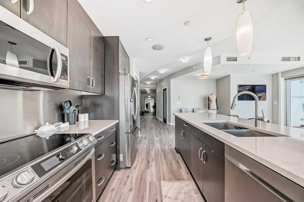 530 12 Avenue SW #1802 photo 5