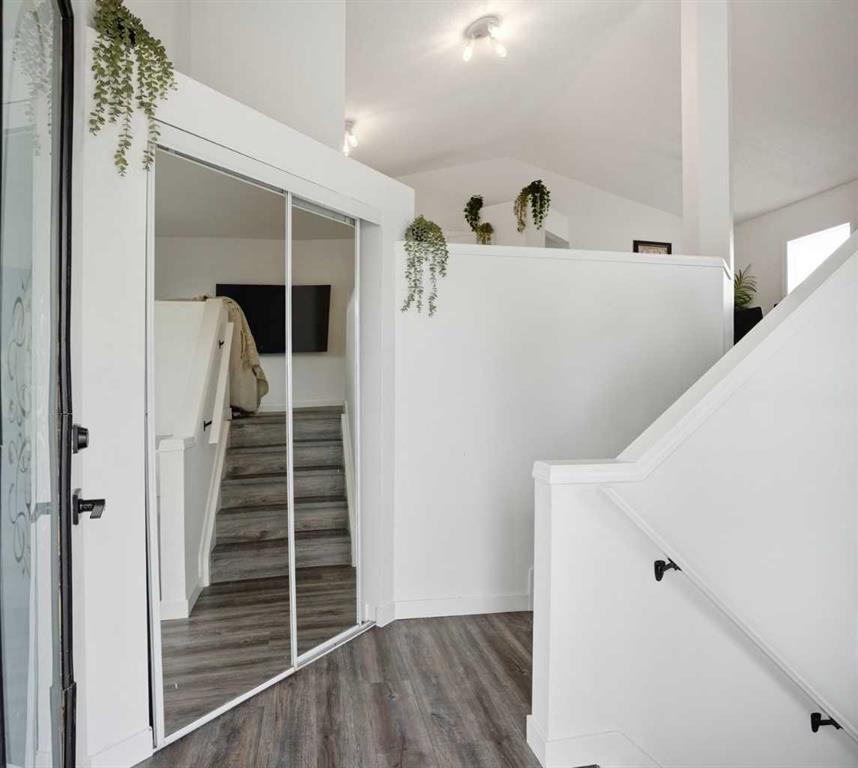 113 Mt Lorette Place SE photo 2
