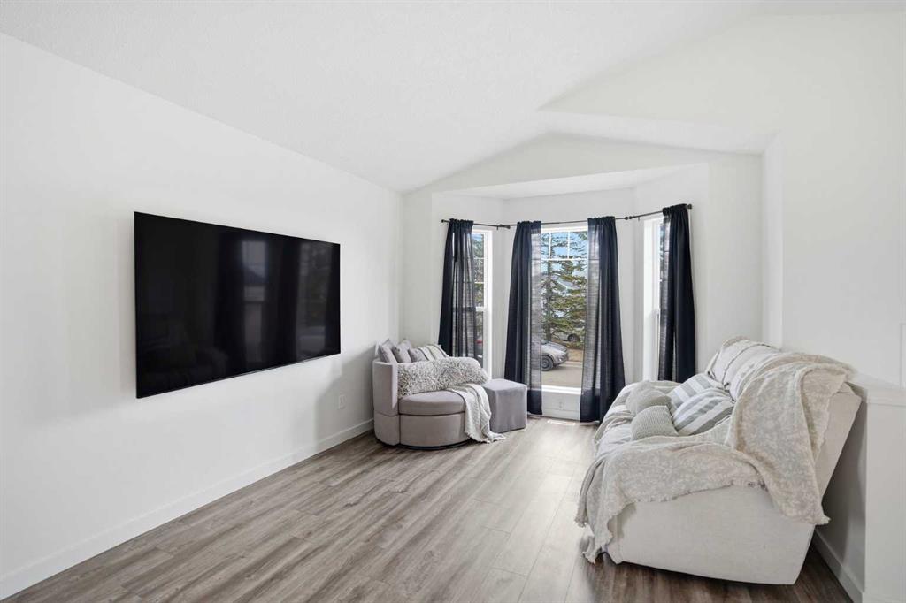 113 Mt Lorette Place SE photo 3