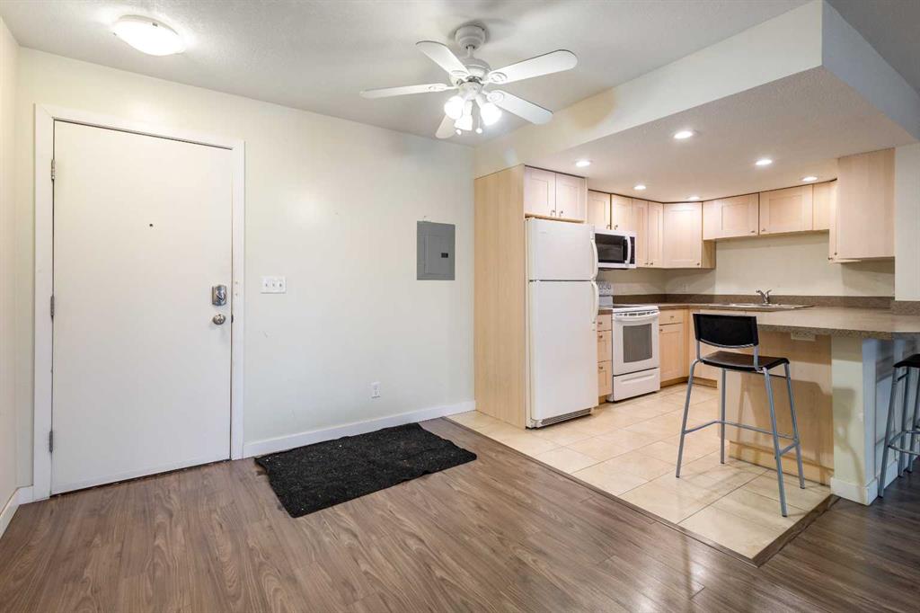3747 42 Street NW #101 photo 4