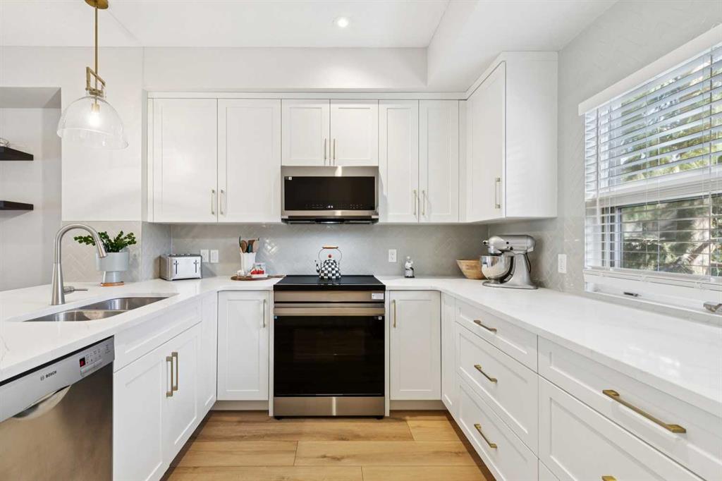 1935 35 Street SW #7 photo 2