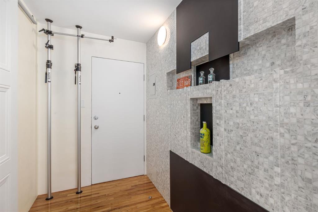 112 23 Avenue SW #306 photo 3