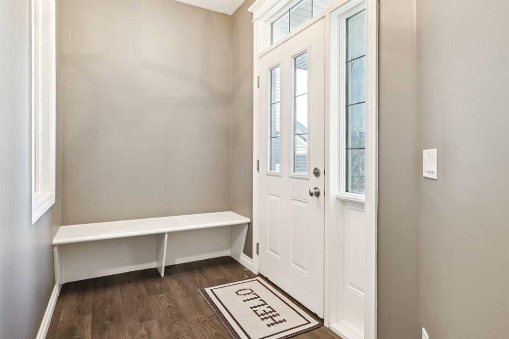 383 Evansglen Drive NW photo 3