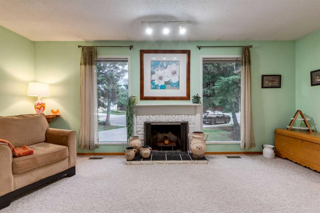 220 Oakridge Place SW photo 4